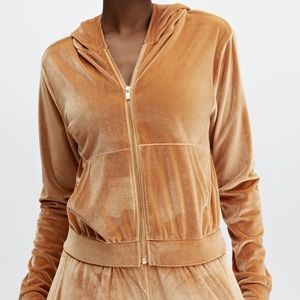 Fabletics: Donna Velour Hoodie